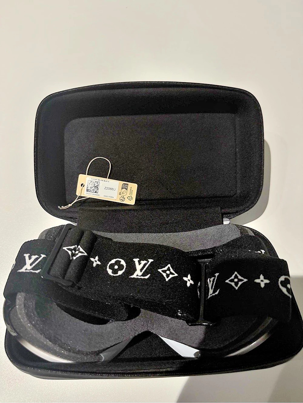 Louis Vuitton LV Snowfall Ski Mask Black